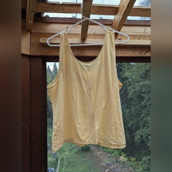 Light yellow tank - Picture 2 of 3